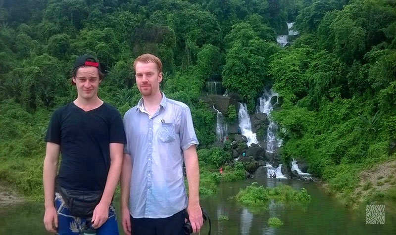 Giest-from-Canada-in-front-of-Waterfalls-at-Jaflong-(Jaflong-Waterfalls)-01 (1)
